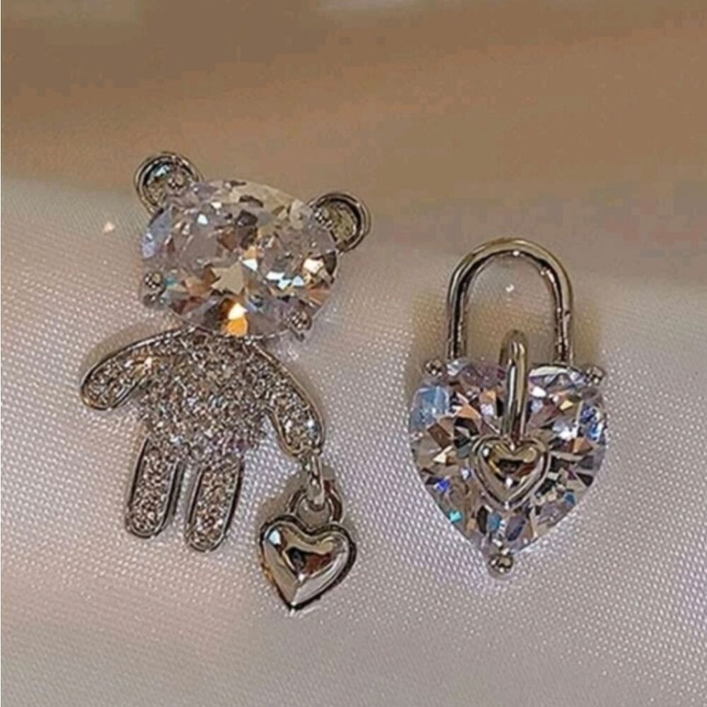 Silver 🐻 Teddy Bear ♥️ Heart Earrings
